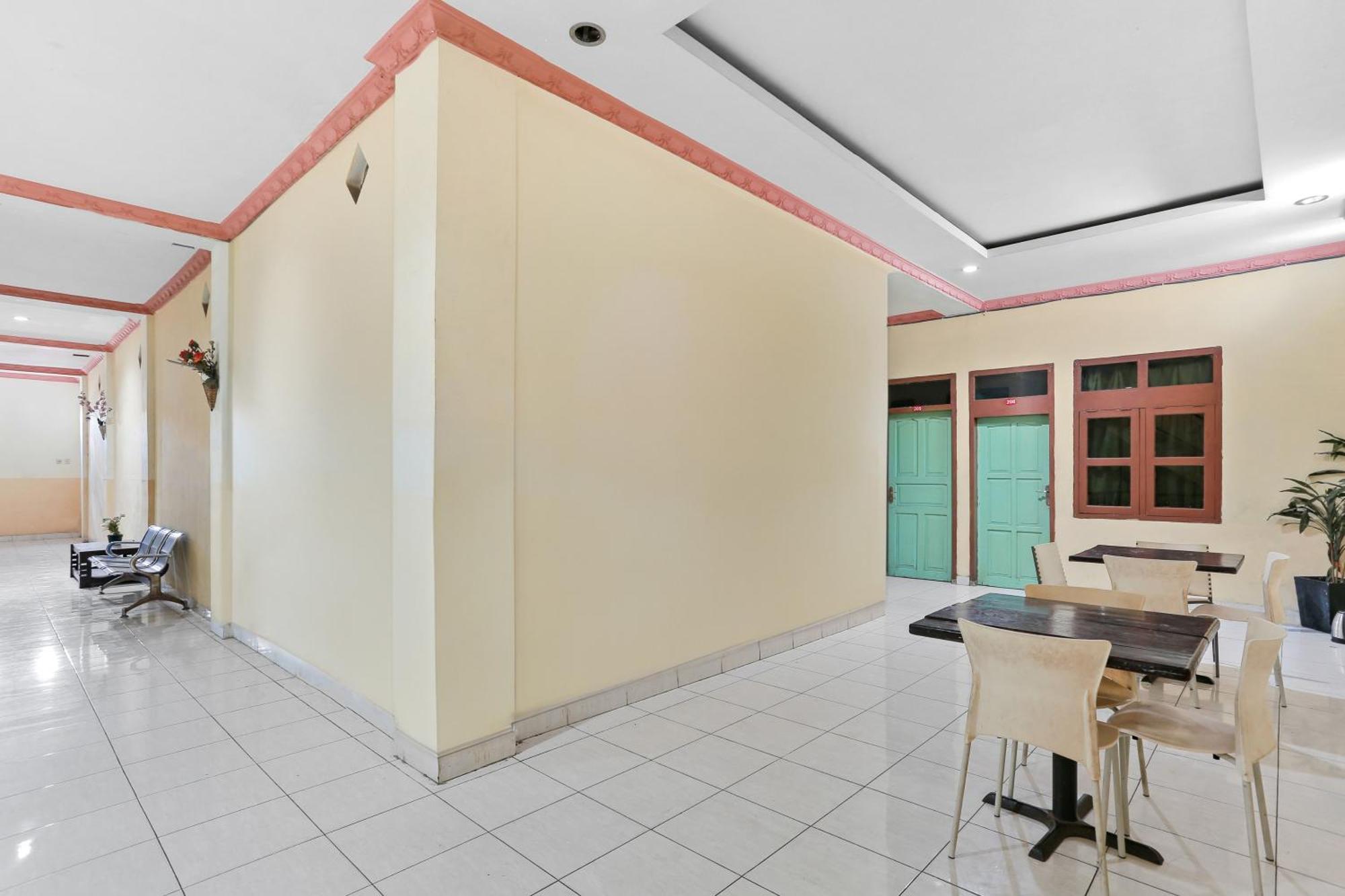Oyo 93046 Hotel Fortuna Parepare Zewnętrze zdjęcie