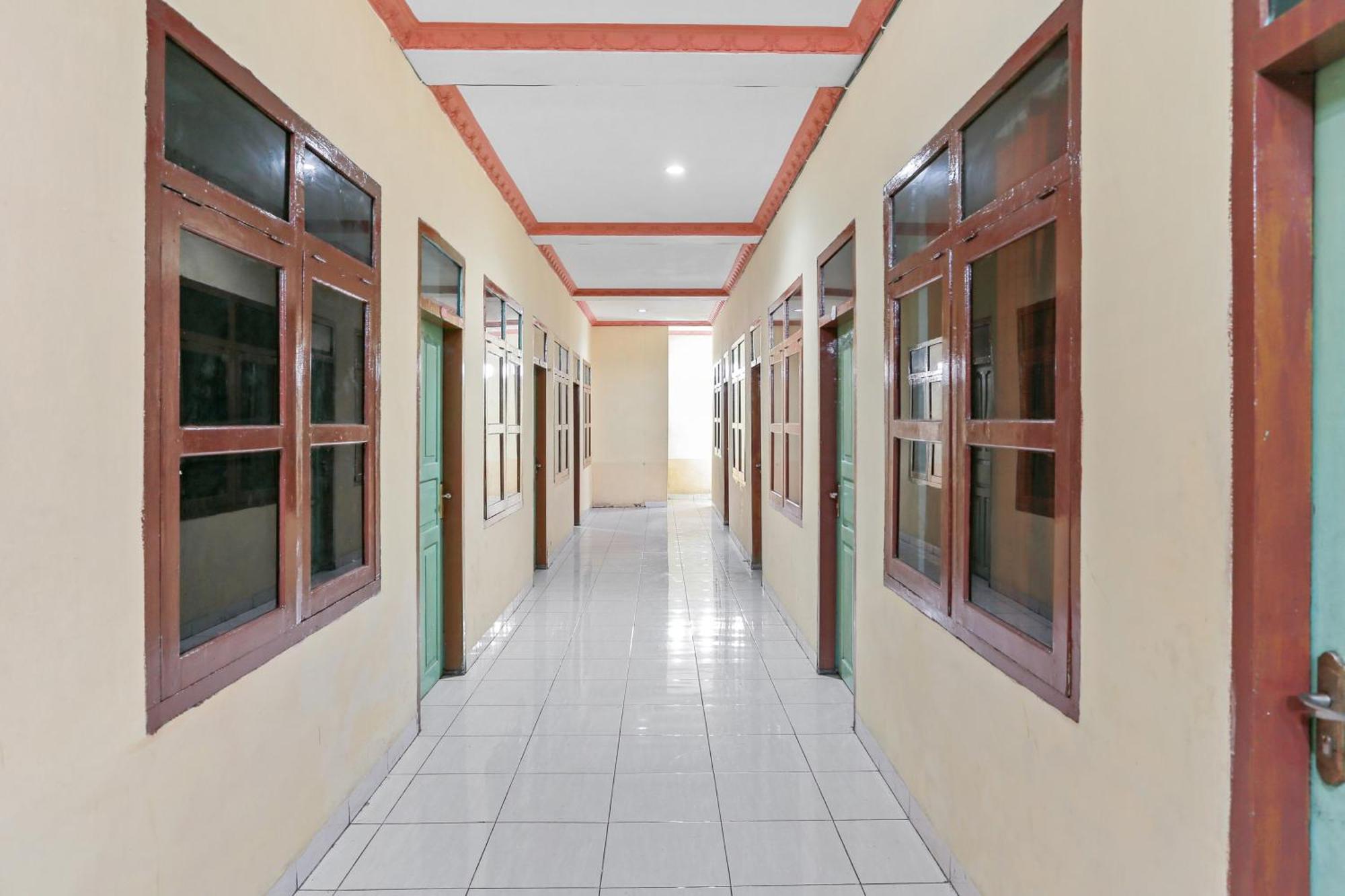 Oyo 93046 Hotel Fortuna Parepare Zewnętrze zdjęcie