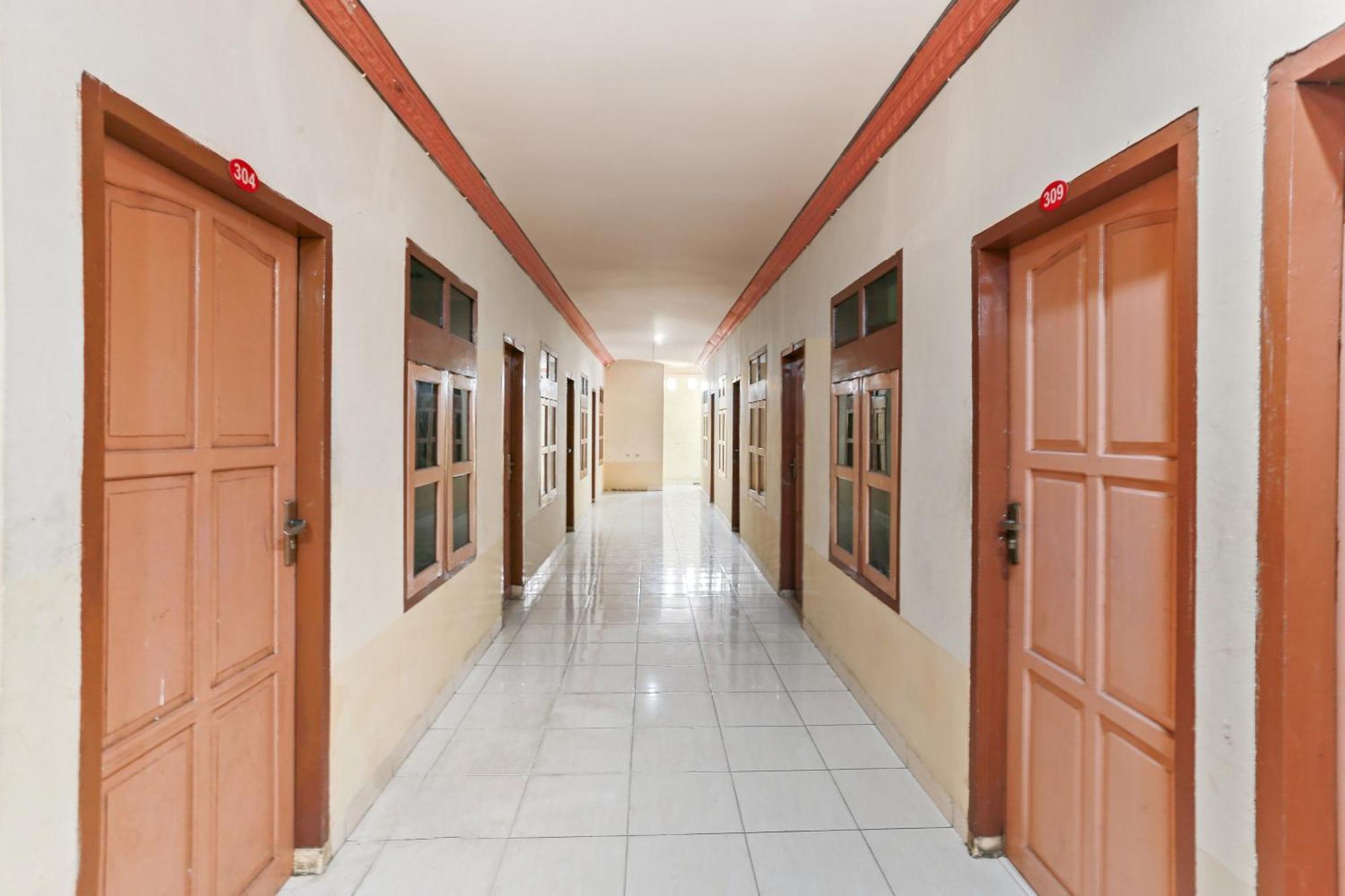 Oyo 93046 Hotel Fortuna Parepare Zewnętrze zdjęcie