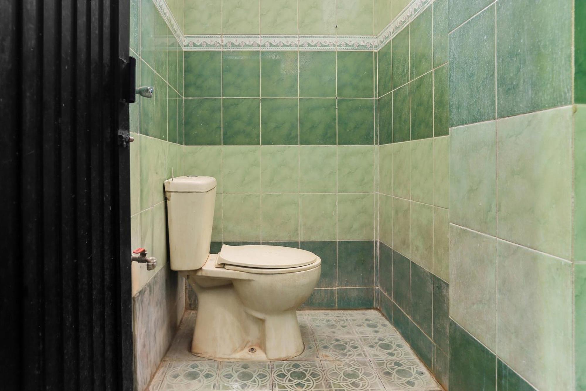 Oyo 93046 Hotel Fortuna Parepare Zewnętrze zdjęcie