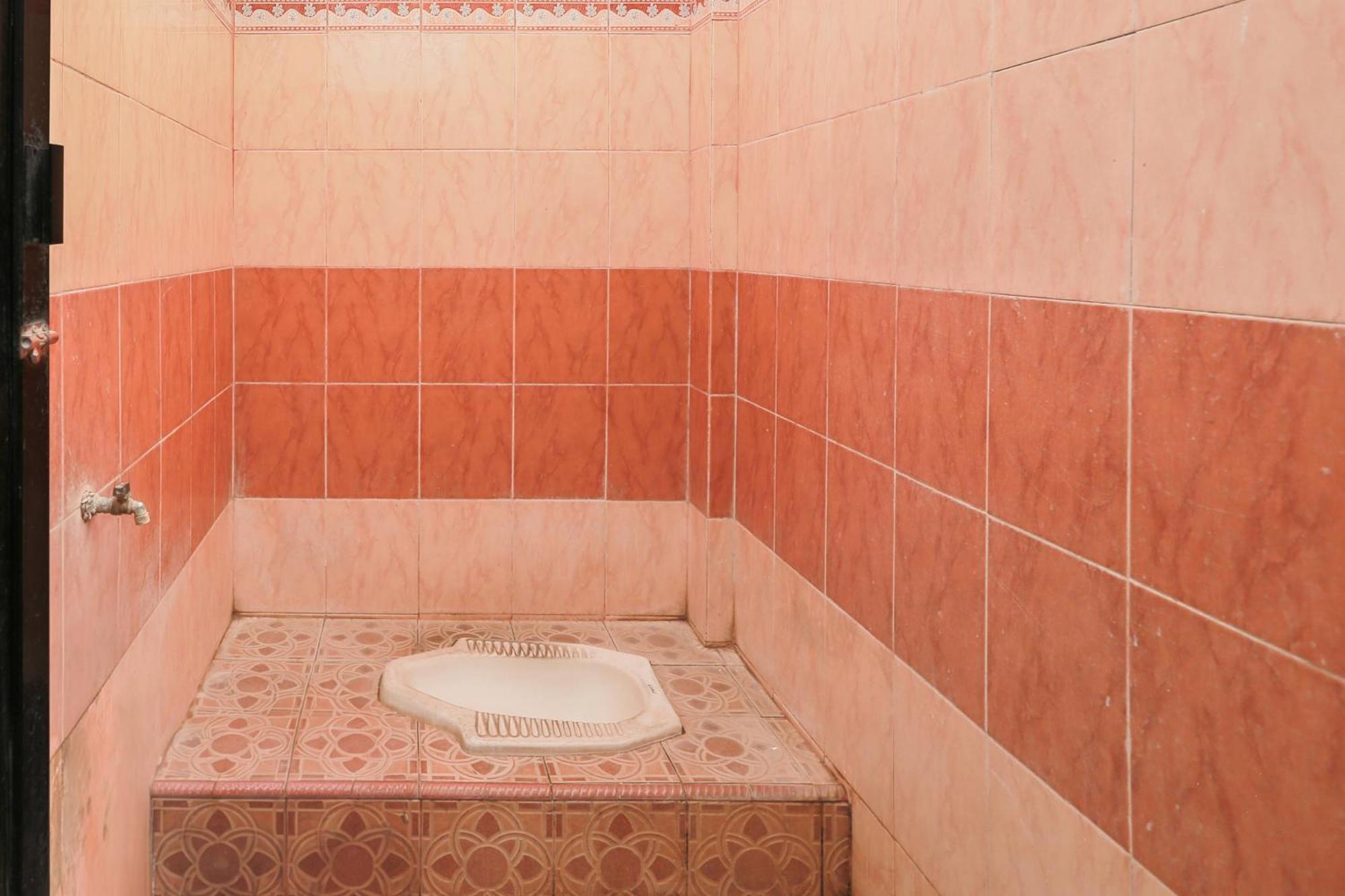 Oyo 93046 Hotel Fortuna Parepare Zewnętrze zdjęcie