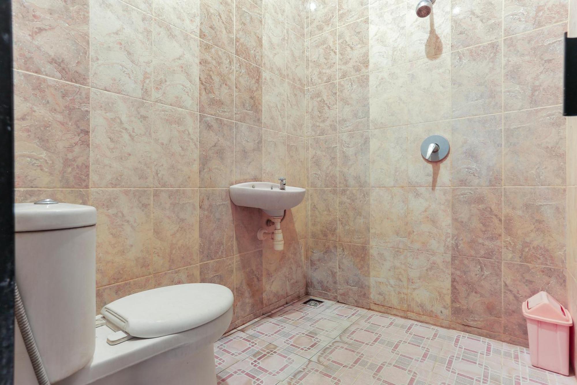 Oyo 93046 Hotel Fortuna Parepare Zewnętrze zdjęcie