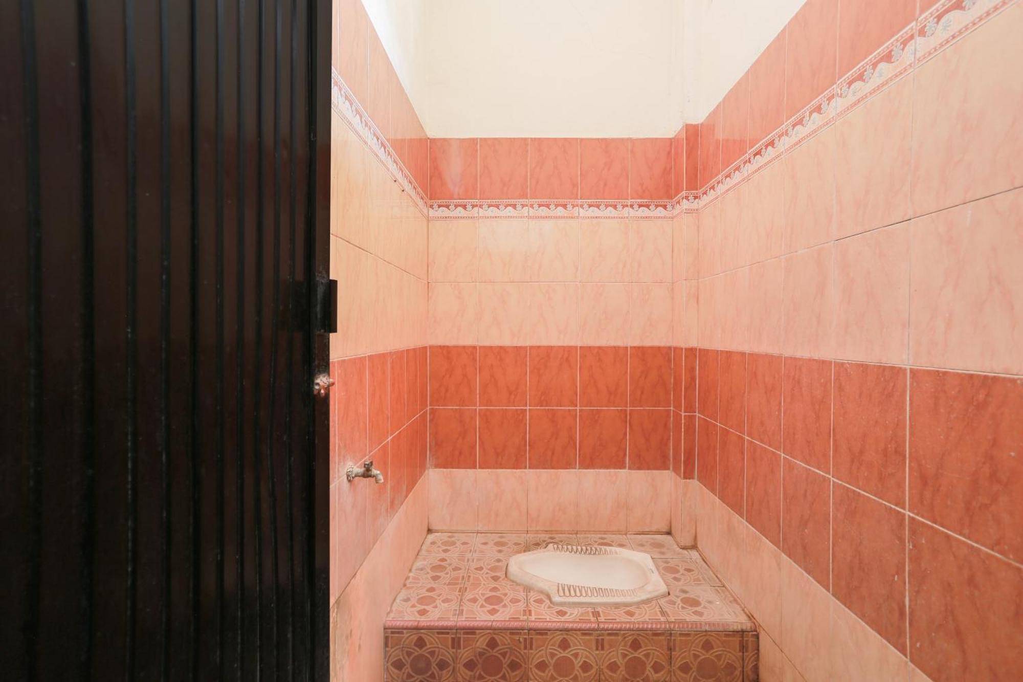 Oyo 93046 Hotel Fortuna Parepare Zewnętrze zdjęcie