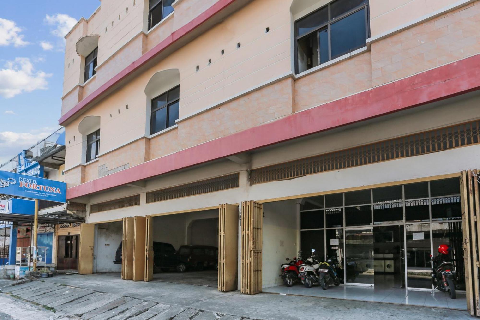 Oyo 93046 Hotel Fortuna Parepare Zewnętrze zdjęcie
