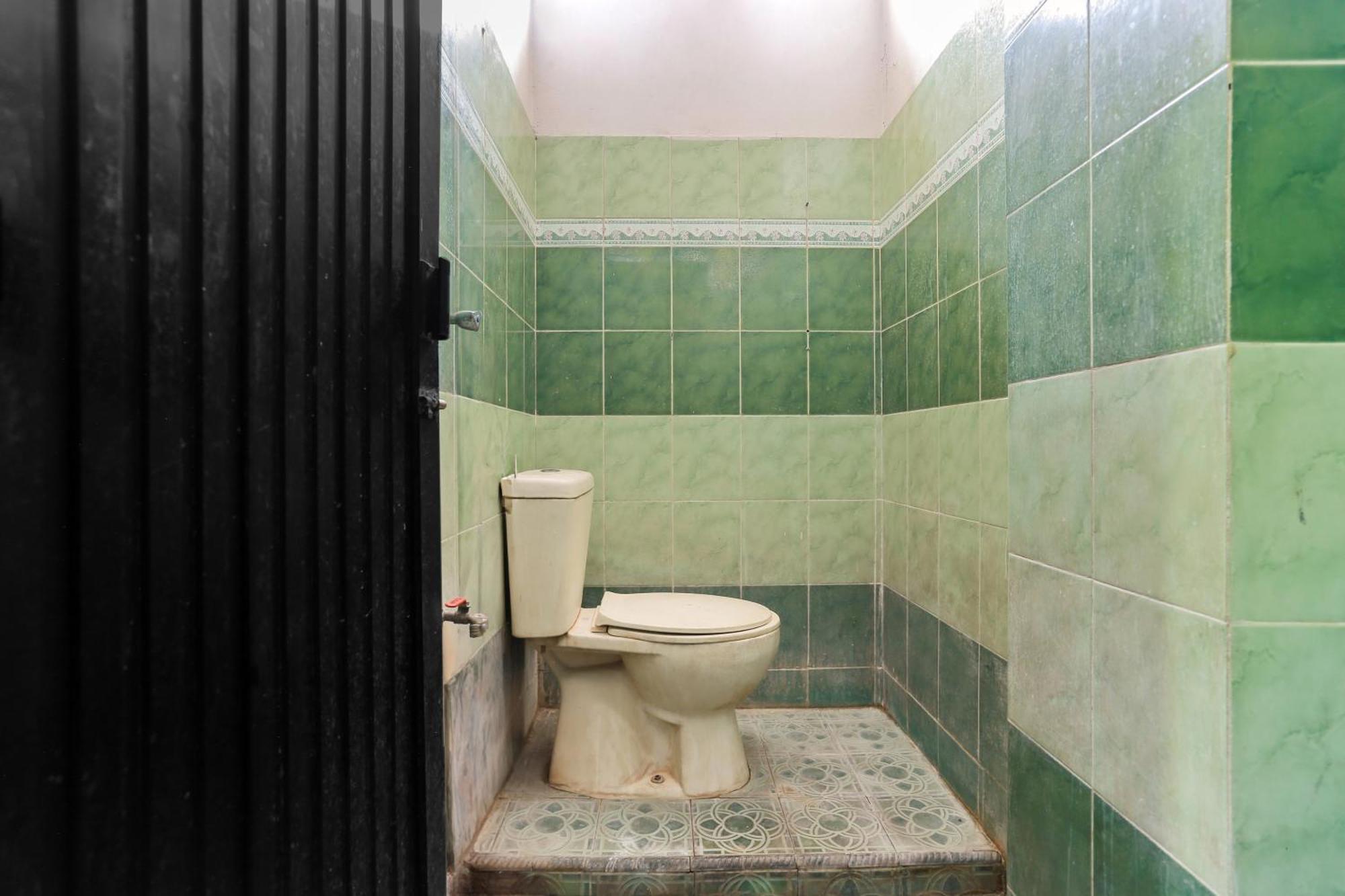 Oyo 93046 Hotel Fortuna Parepare Zewnętrze zdjęcie